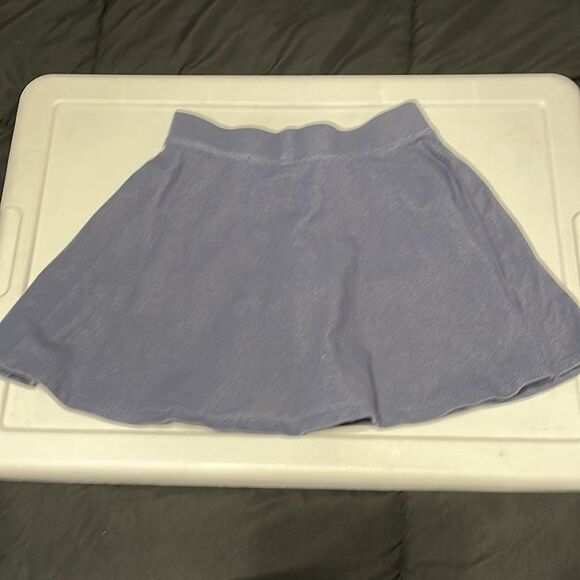 Oshkosh Girls shirt with shorts under. Size 6-6X. - Picture 2 of 4